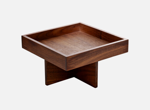 Stand  square raised Nussb./Walnut 8cm/18x18cm