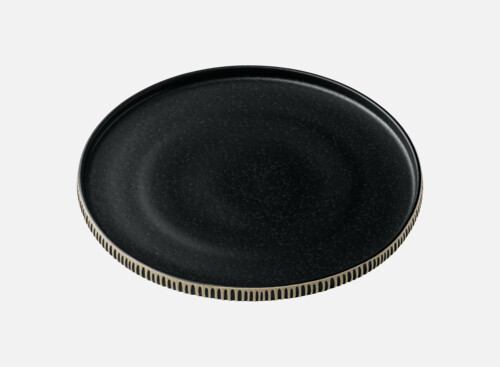 Plate fl. high rim embossed black/white 27cm