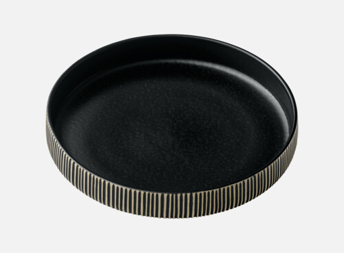 Plate deep high rim embossed black/white 24cm